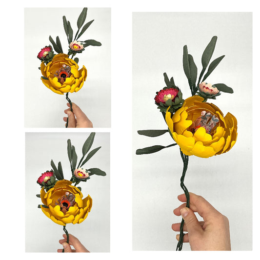 Bouquet de 3 fleurs en papier avec feuillage. Grande fleur jaune