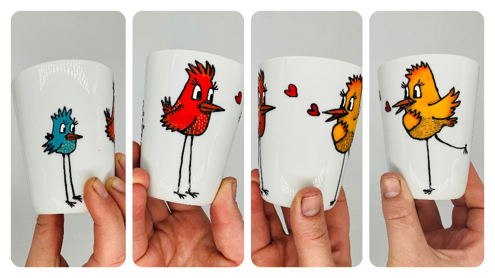 Moyenne tasse sans anse avec des oiseaux peints à la main, porcelaine, pièce unique.