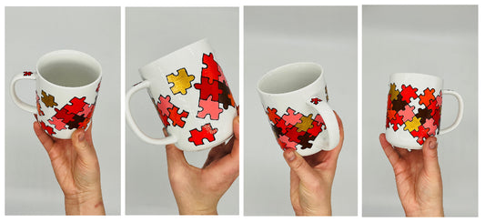 Mug en porcelaine peint à la main avec des motifs puzzle. Idéal pour le café, un thé ou un chocolat chaud. Pièce unique