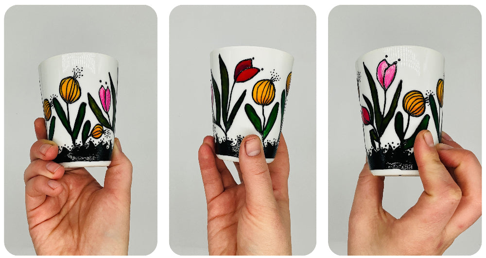 Moyenne tasse sans anse avec des fleurs peintes à la main, porcelaine, pièce unique. idéale pour le café. Idée cadeau