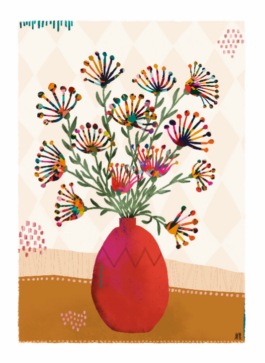 Bouquet de fleurs qui ont la forme d'une main avec des dizaines de doigts au bout rond. Le vase est oval et rouge rose. Le vase est posé sur une nappe ocre.