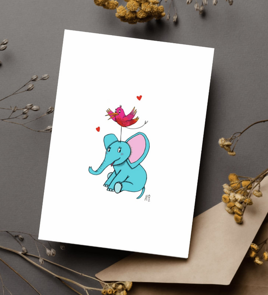 carte postale représentant un éléphant bleu assis avec un petit oiseau rose rouge sur sa tête. idéale pour un enfant