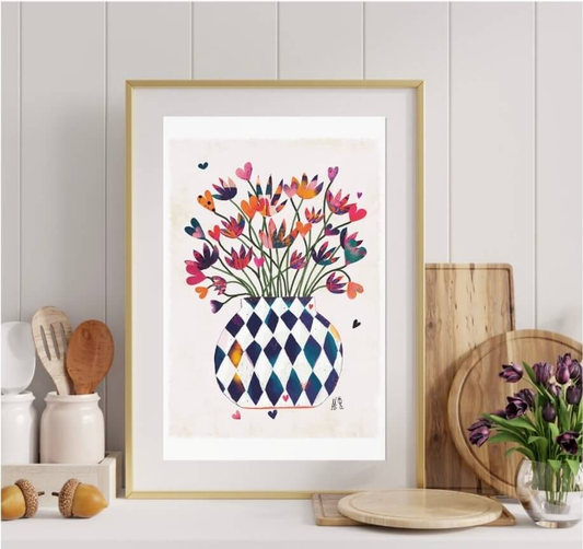Petite affiche représentant un gros bouquet de fleurs colorées dans un vase rond quadrillé