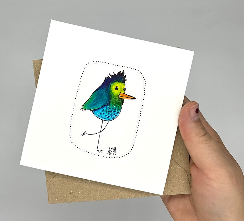 Carte double unique avec le dessin d'un oiseau dans les tons bleus. Idéale pour un anniversaire, féliciter un proche ou décorer un intérieur. 