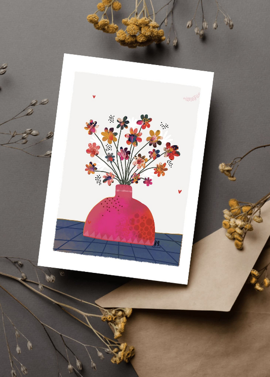 Carte postale made in Toulouse. Illustration représentant un bouquet de fleurs plein de couleur dans un vase rose. Fleurs en forme de pâquerettes. Idéale pour un décoration intérieure. 