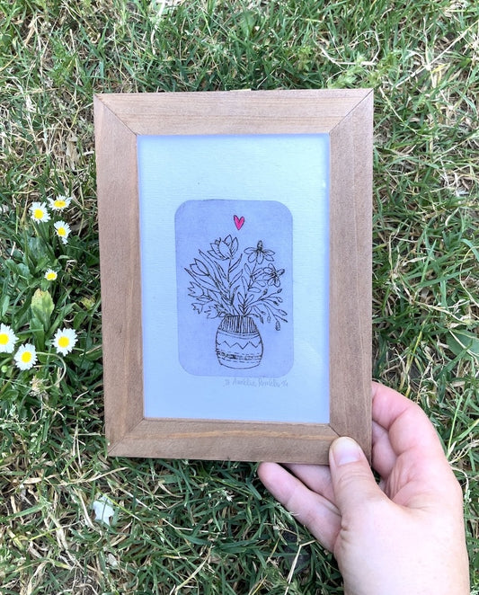 Gravure sur tétrapack représentant un pot de fleurs avec un coeur rose fluo