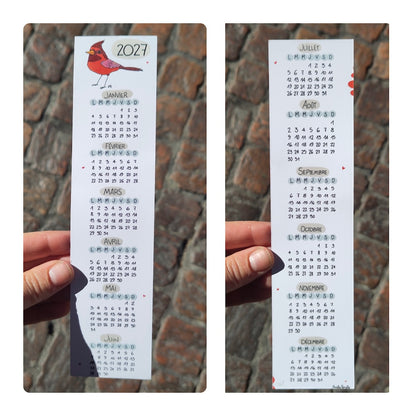Marque-pages avec un oiseau et une grille du calendrier recto verso. Les dates et les dessins sont en vernis sélectif ce qui donne une qualité à l'objet. Idée cadeau anniversaire ou cadeau pour la nouvelle année. 