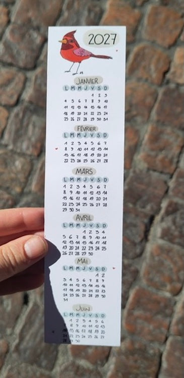 Marque-pages avec un oiseau et une grille du calendrier recto verso. Les dates et les dessins sont en vernis sélectif ce qui donne une qualité à l'objet. Idée cadeau