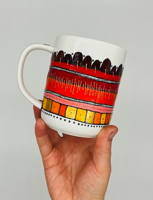 Mug coloré tons rouges motifs géométriques idéal pour un café, un thé. Pièce unique. Idée cadeau originale