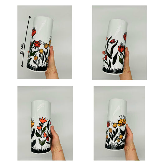 Grand vase en porcelaine peint à la main. Motifs floraux, pièce unique