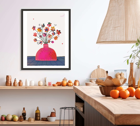Affiche représentant un bouquet de fleurs multicolores de formes pâquerettes. Le vase est une demi sphère de couleur rose. 