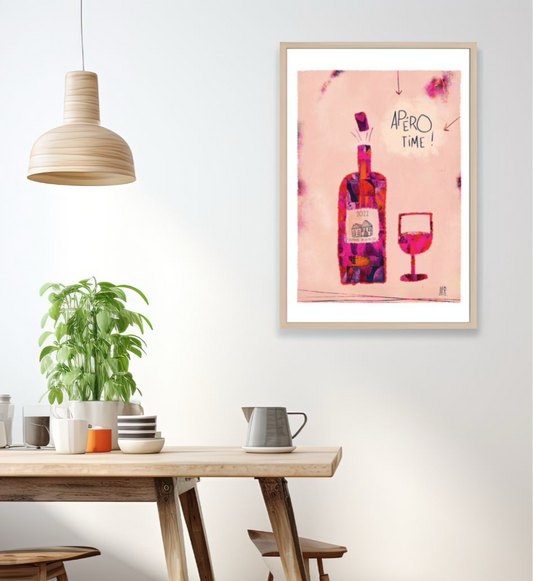 Affiche représentant une bouteille de vin et un verre à pied. le bouchon saute. L'étiquette de la bouteille représente un petit domaine et il est écrit "dommaine de la picole". Le fond de l'illustration est de couleur saumon. il est écrit "apéro time"